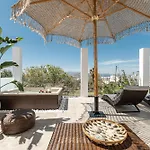 Mythodea Luxury I Naxos