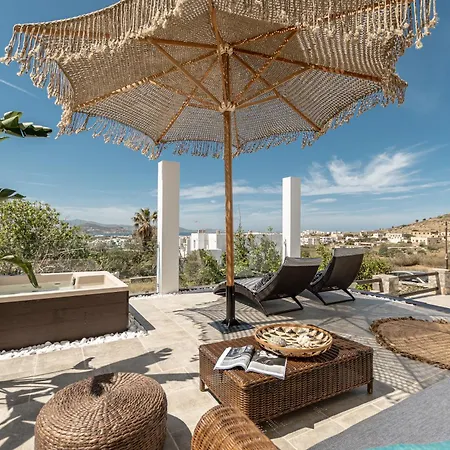 Mythodea Luxury ι Sunset Horizon & Jacuzzi Апартаменты *