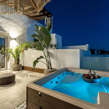 Mythodea Luxury ι Sunset Horizon & Jacuzzi Апартаменты *