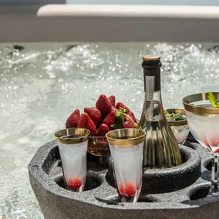 Апартаменты Mythodea Luxury ι Sunset Horizon & Jacuzzi