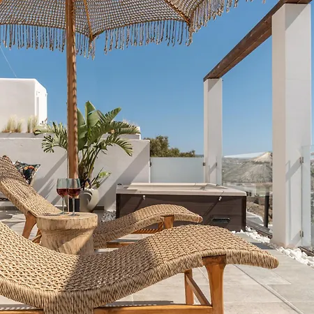 Mythodea Luxury ι Sunset Horizon & Jacuzzi Апартаменты *